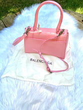 Load image into Gallery viewer, Glam (Inspired) Merch™ - Soft Pink Croc “Lenci” Hourglass Bag
